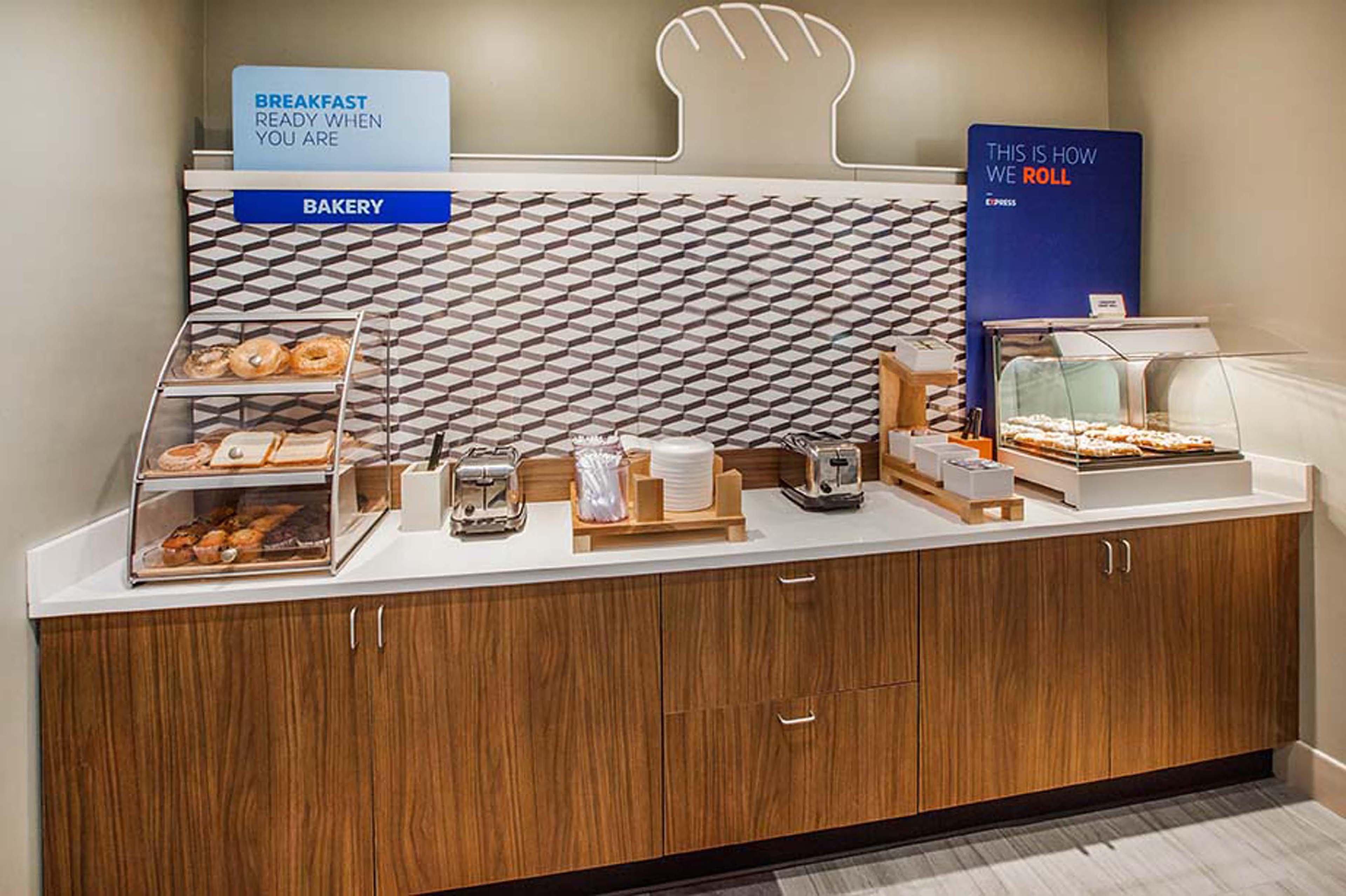 Holiday Inn Express Hotel & Suites Clarksville Экстерьер фото
