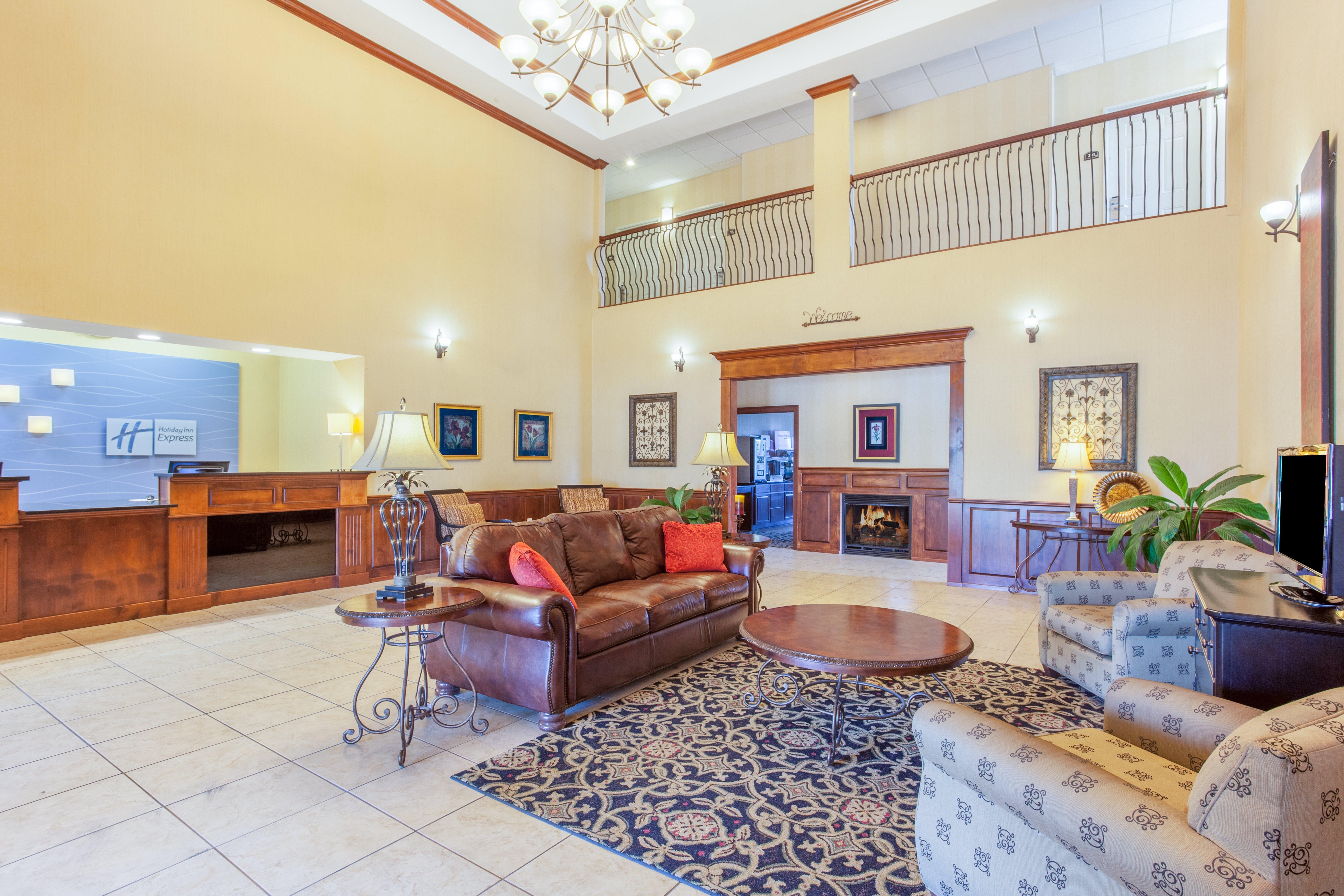 Holiday Inn Express Hotel & Suites Clarksville Экстерьер фото