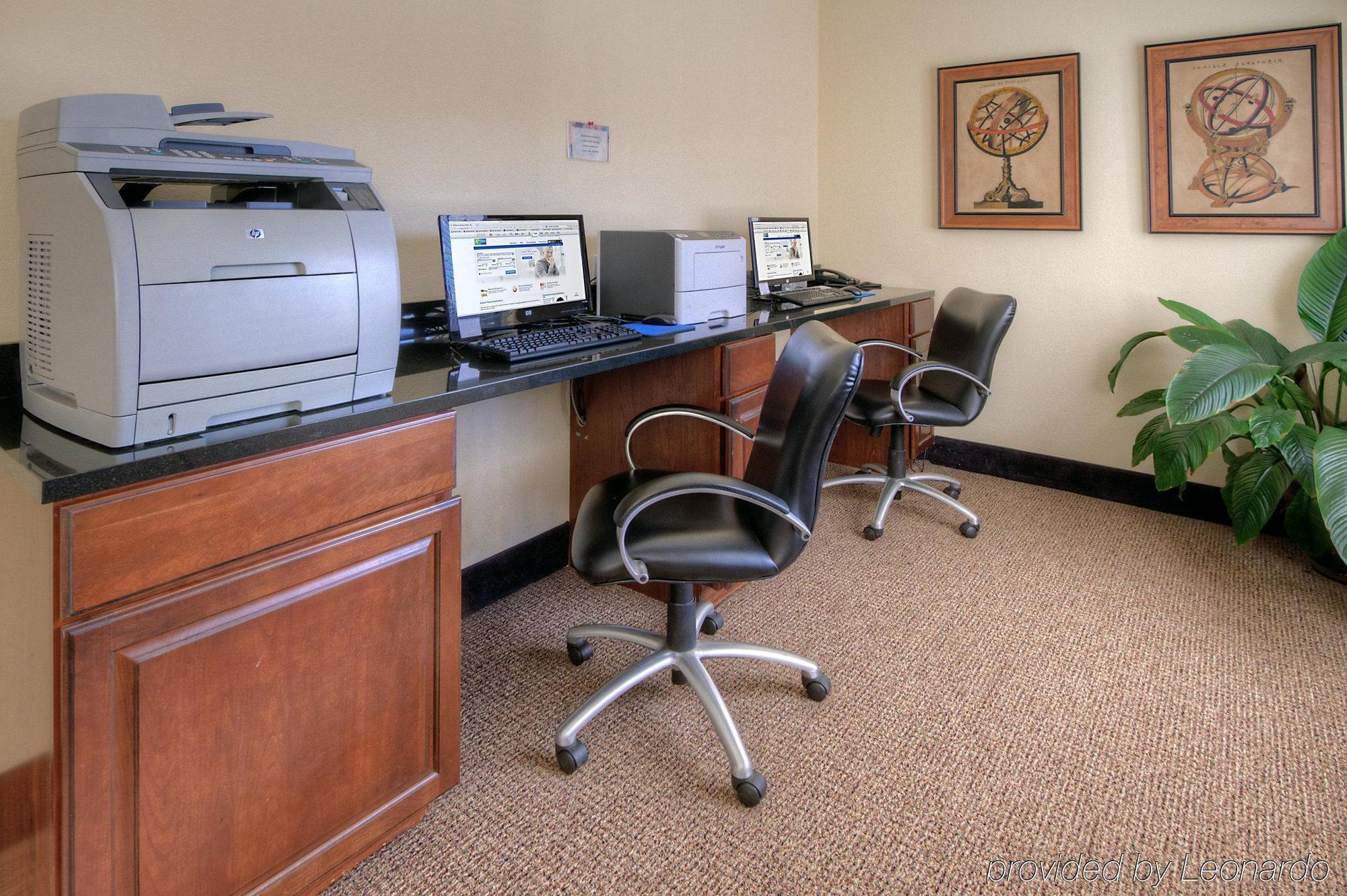 Holiday Inn Express Hotel & Suites Clarksville Экстерьер фото