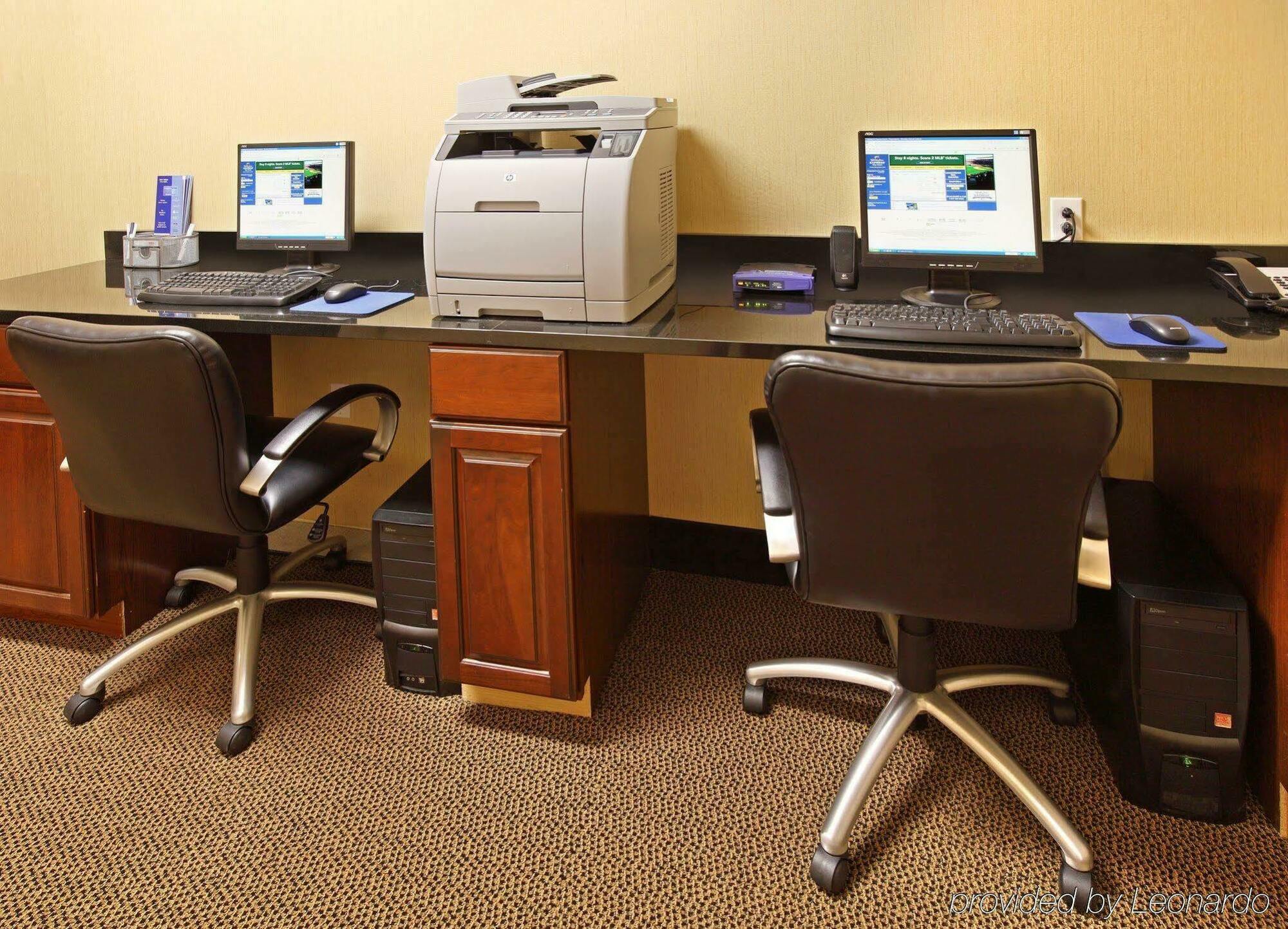 Holiday Inn Express Hotel & Suites Clarksville Экстерьер фото