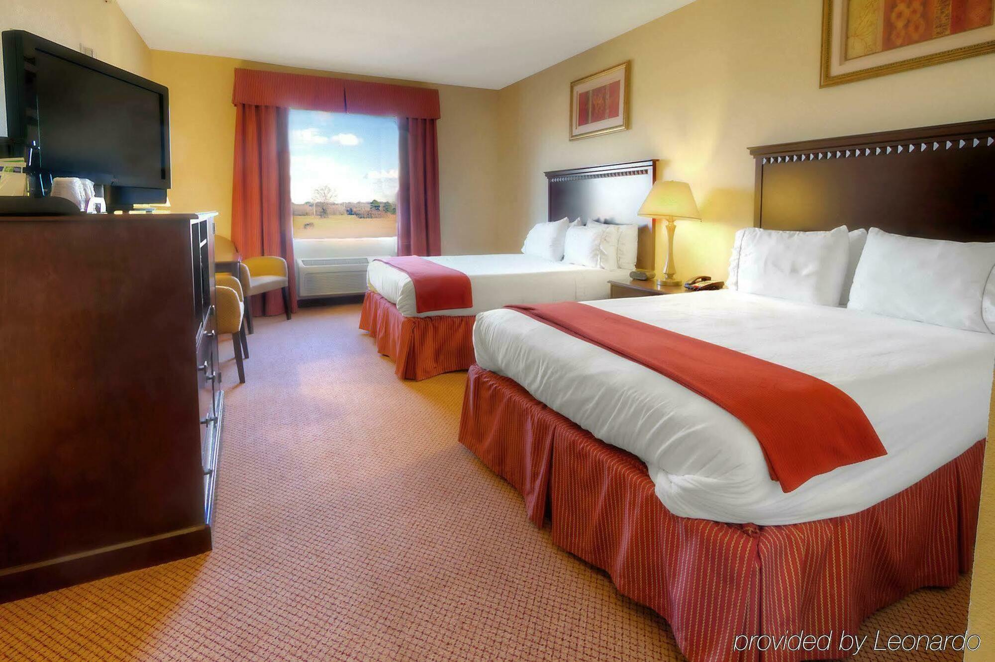 Holiday Inn Express Hotel & Suites Clarksville Экстерьер фото