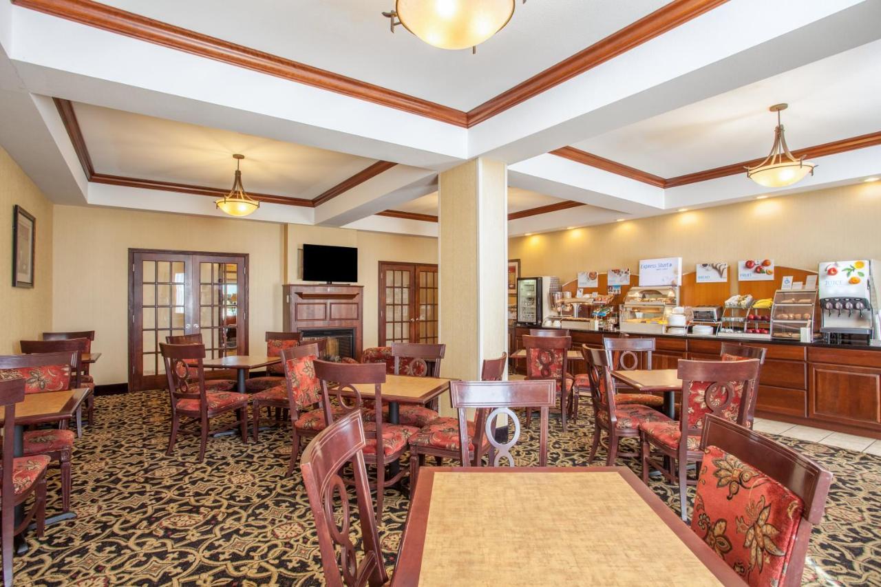 Holiday Inn Express Hotel & Suites Clarksville Экстерьер фото