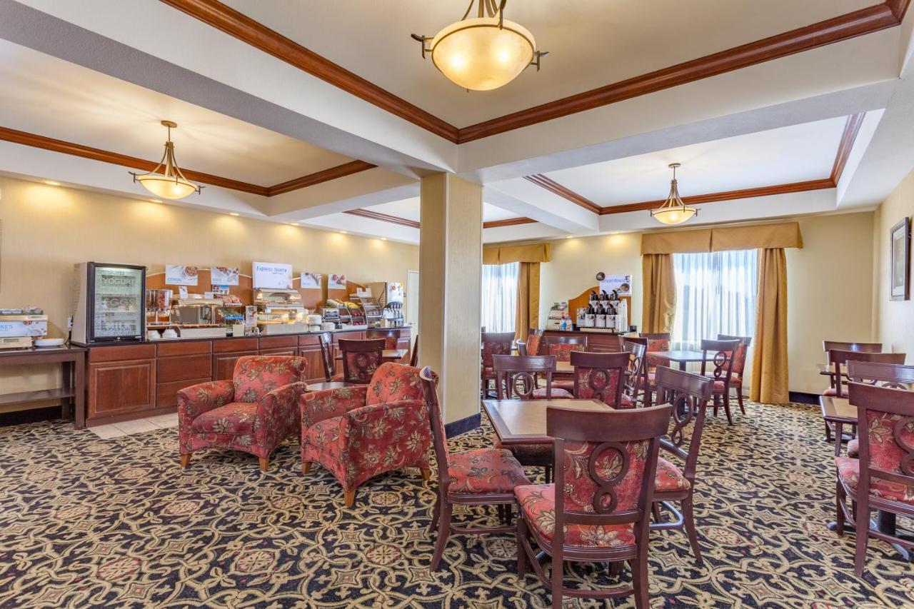 Holiday Inn Express Hotel & Suites Clarksville Экстерьер фото
