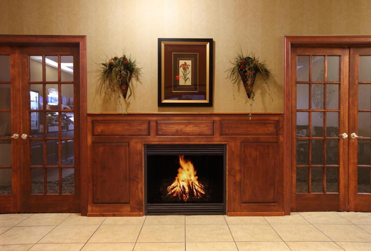 Holiday Inn Express Hotel & Suites Clarksville Экстерьер фото